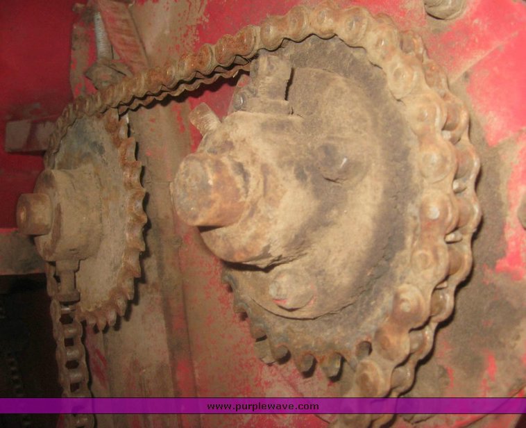 image for item 8992 1979 International 1480 combine