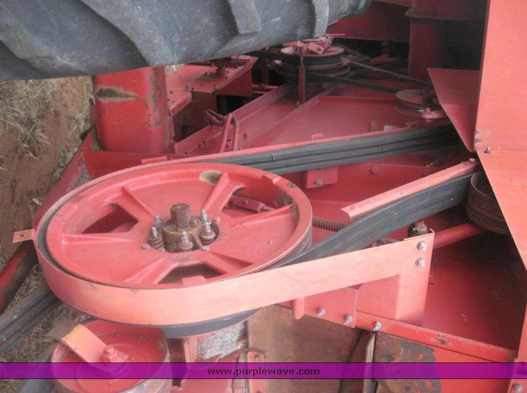 image for item 8992 1979 International 1480 combine
