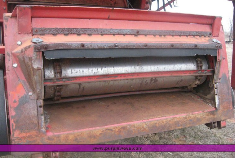 image for item 8992 1979 International 1480 combine