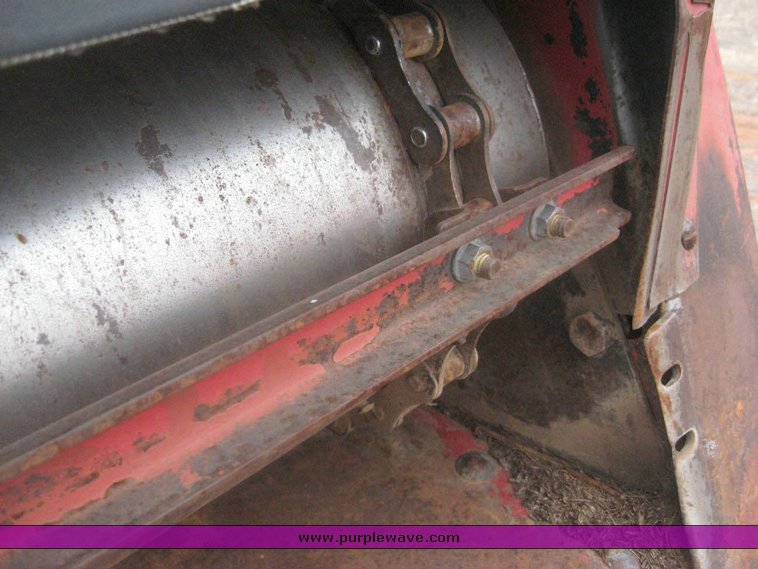 image for item 8992 1979 International 1480 combine