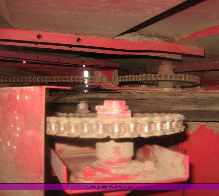 image for item 8992 1979 International 1480 combine