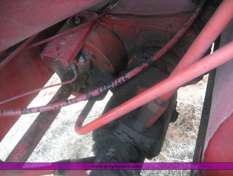 image for item 8992 1979 International 1480 combine