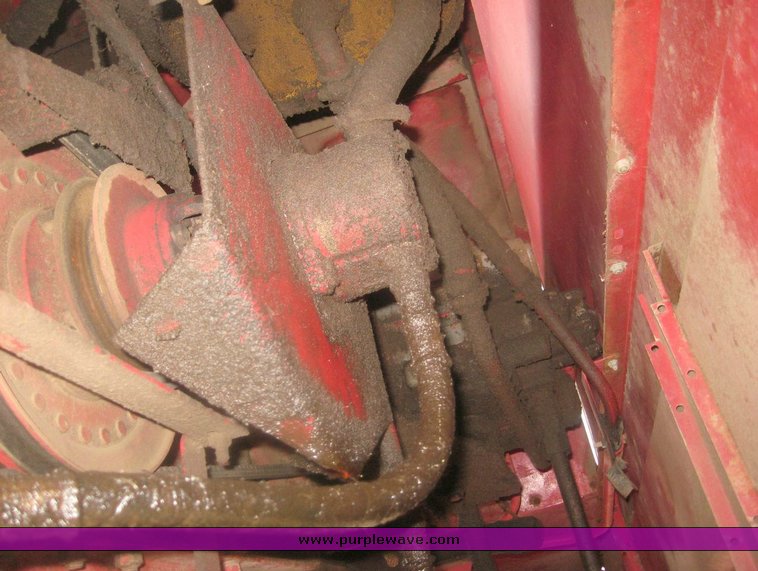 image for item 8992 1979 International 1480 combine