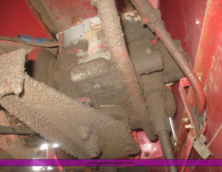 image for item 8992 1979 International 1480 combine