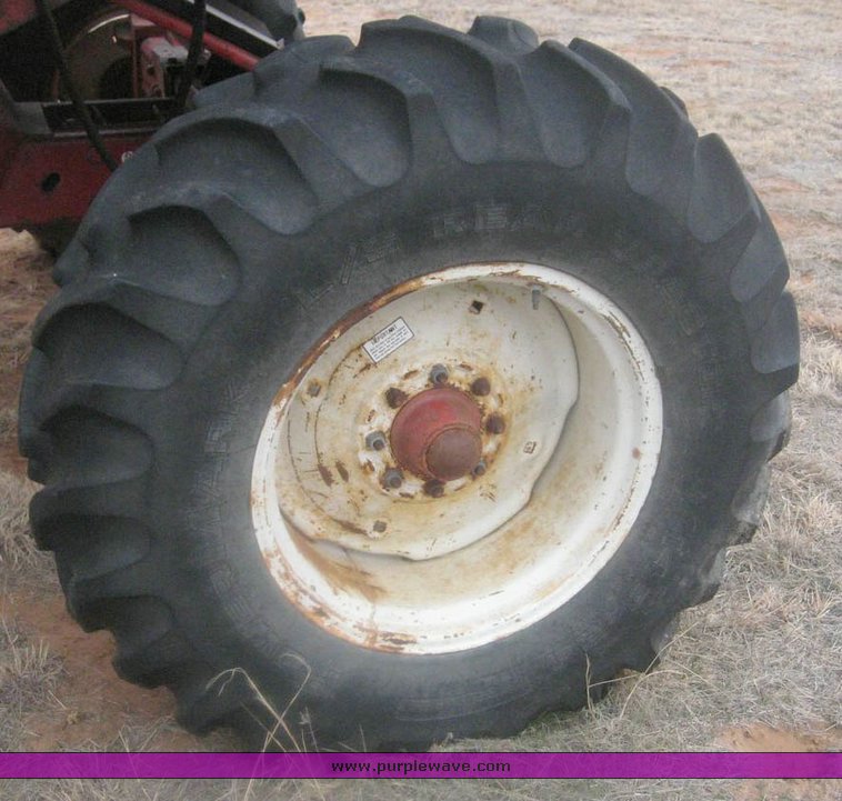 image for item 8992 1979 International 1480 combine