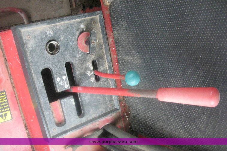 image for item 8992 1979 International 1480 combine