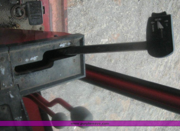 image for item 8992 1979 International 1480 combine