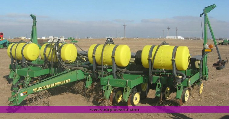 image for item 8994 1997 John Deere 1780 MaxEmerge Plus Vacumeter planter