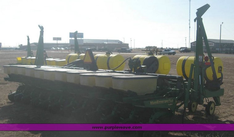 image for item 8994 1997 John Deere 1780 MaxEmerge Plus Vacumeter planter