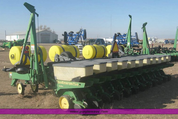 image for item 8994 1997 John Deere 1780 MaxEmerge Plus Vacumeter planter