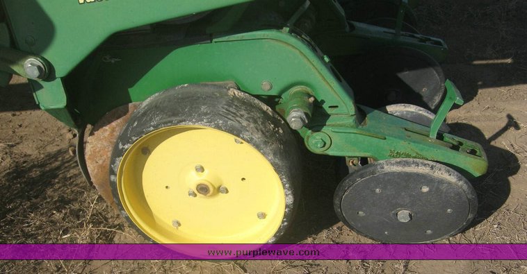 image for item 8994 1997 John Deere 1780 MaxEmerge Plus Vacumeter planter