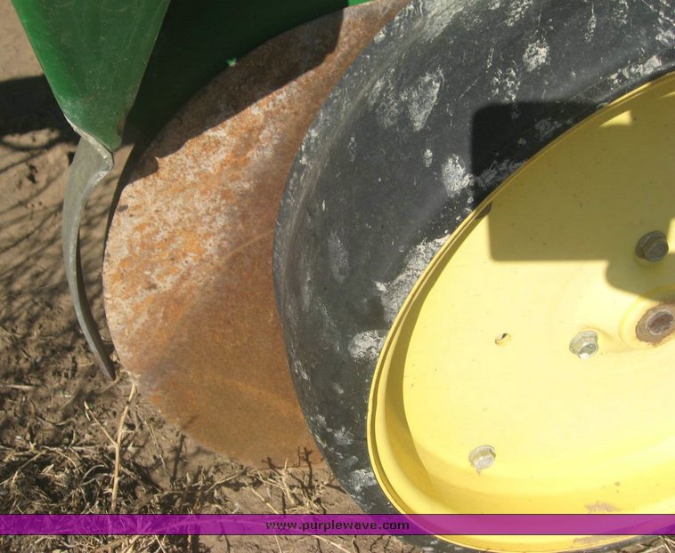 image for item 8994 1997 John Deere 1780 MaxEmerge Plus Vacumeter planter