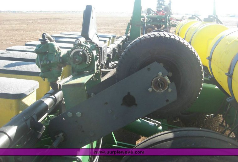 image for item 8994 1997 John Deere 1780 MaxEmerge Plus Vacumeter planter