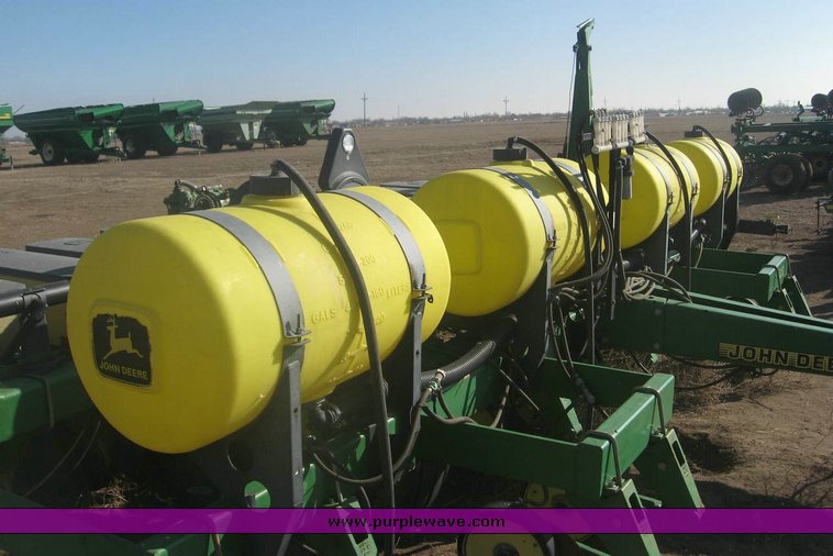 image for item 8994 1997 John Deere 1780 MaxEmerge Plus Vacumeter planter