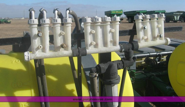 image for item 8994 1997 John Deere 1780 MaxEmerge Plus Vacumeter planter