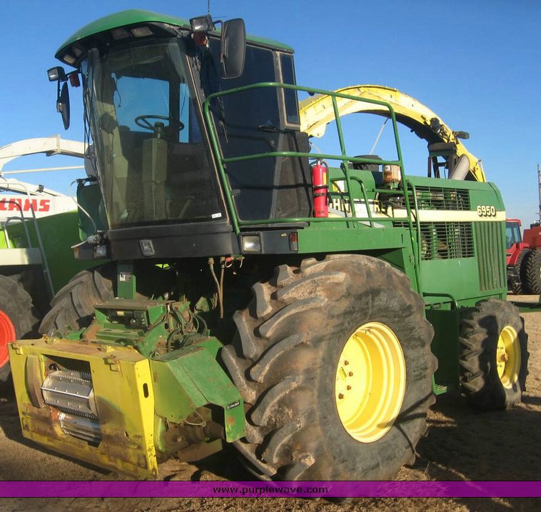 image for item 8995 2000 John Deere 6950 forage harvester
