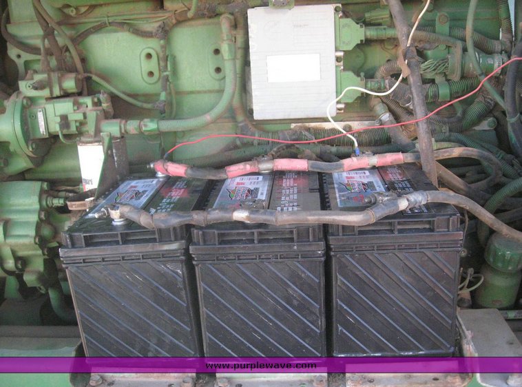 image for item 8995 2000 John Deere 6950 forage harvester