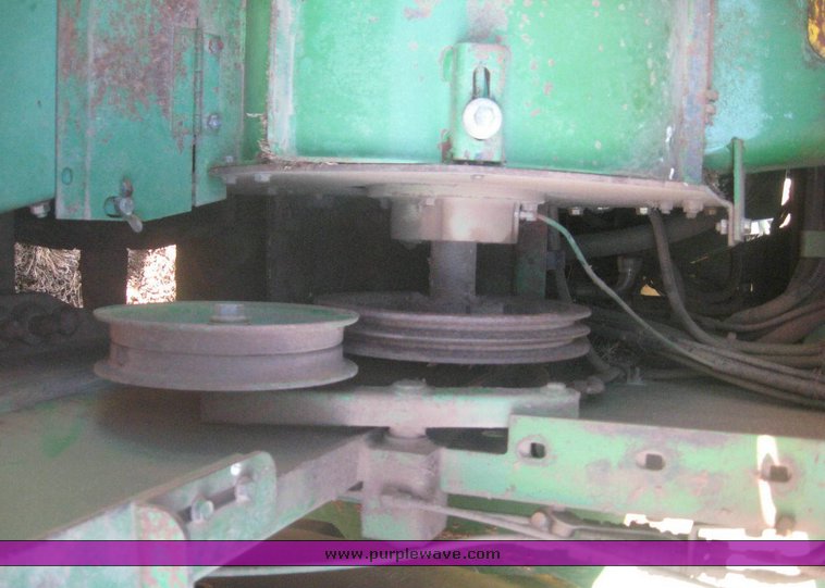 image for item 8995 2000 John Deere 6950 forage harvester