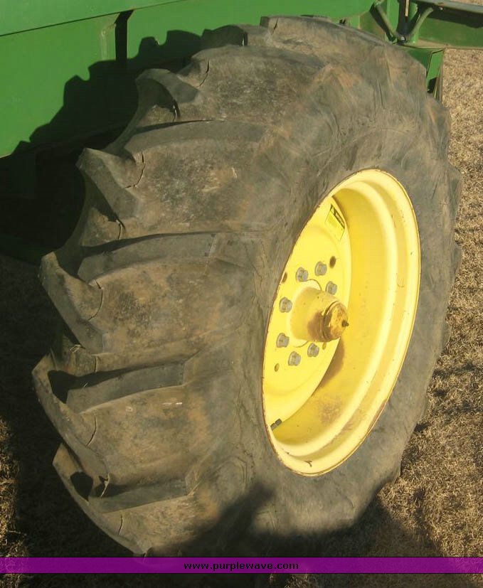 image for item 8995 2000 John Deere 6950 forage harvester