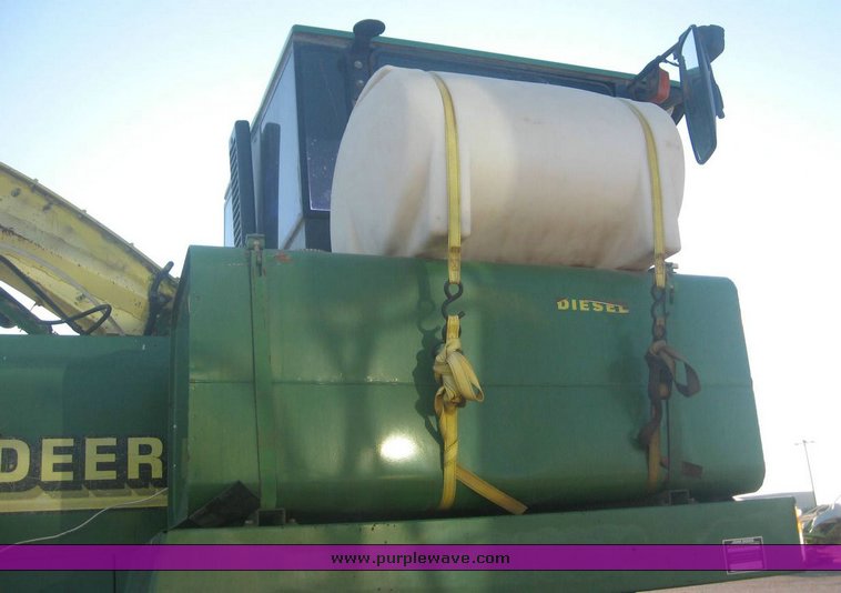 image for item 8995 2000 John Deere 6950 forage harvester