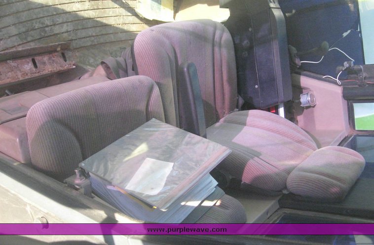 image for item 8995 2000 John Deere 6950 forage harvester