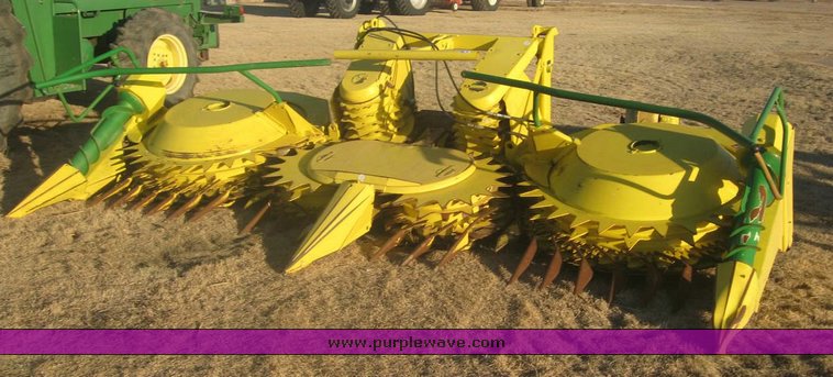 image for item 8996 John Deere 676 Kemper style forage head