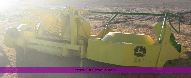 image for item 8996 John Deere 676 Kemper style forage head