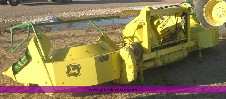 image for item 8996 John Deere 676 Kemper style forage head