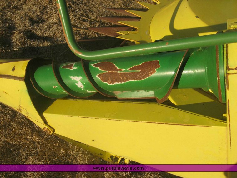 image for item 8996 John Deere 676 Kemper style forage head