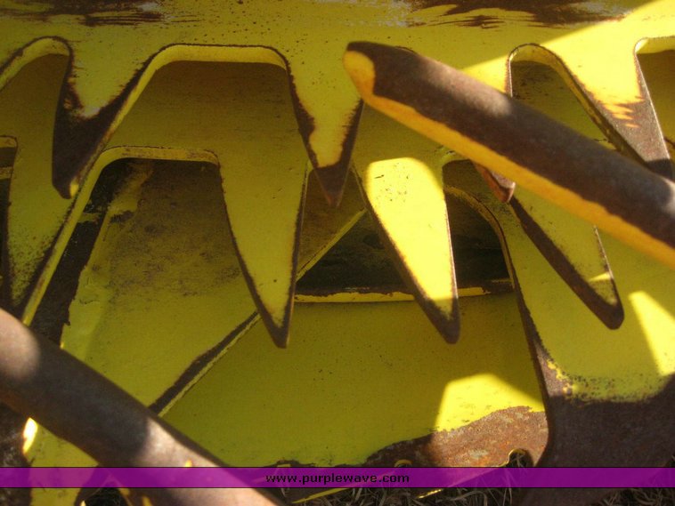 image for item 8996 John Deere 676 Kemper style forage head