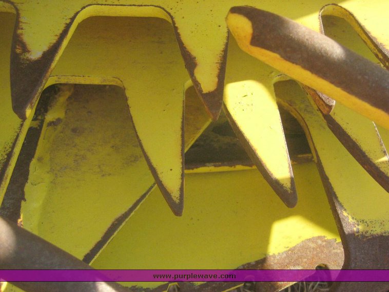 image for item 8996 John Deere 676 Kemper style forage head