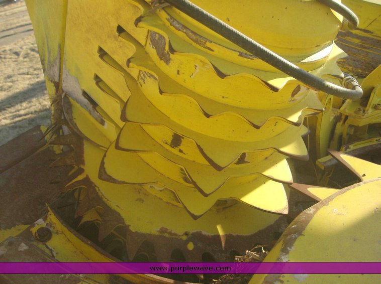 image for item 8996 John Deere 676 Kemper style forage head