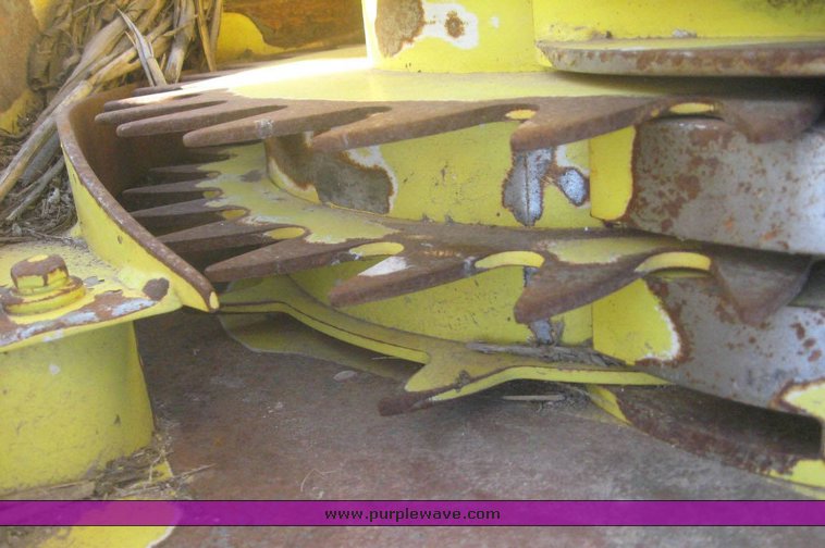 image for item 8996 John Deere 676 Kemper style forage head