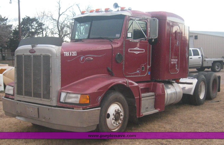 image for item 8998 1992 Peterbilt Conventional 377 semi truck with sleeper