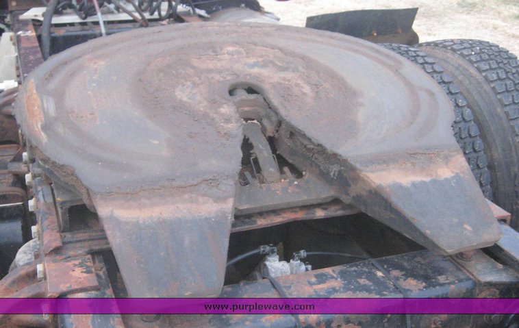 image for item 8998 1992 Peterbilt Conventional 377 semi truck with sleeper