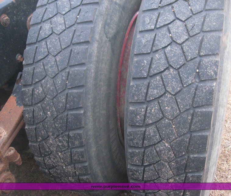 image for item 8998 1992 Peterbilt Conventional 377 semi truck with sleeper