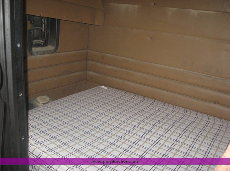 image for item 8998 1992 Peterbilt Conventional 377 semi truck with sleeper