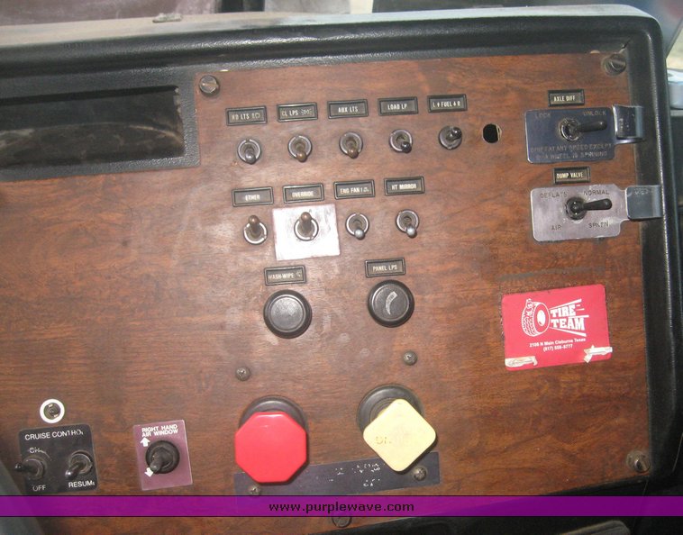 image for item 8998 1992 Peterbilt Conventional 377 semi truck with sleeper