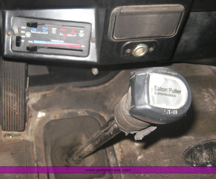 image for item 8998 1992 Peterbilt Conventional 377 semi truck with sleeper