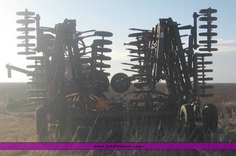 image for item 8999 1997 Flexi-Coil 5000 hoe drill with Flexi-coil 2320 air seed cart