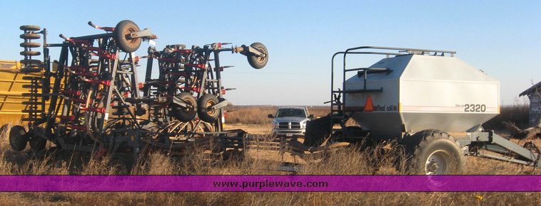 image for item 8999 1997 Flexi-Coil 5000 hoe drill with Flexi-coil 2320 air seed cart