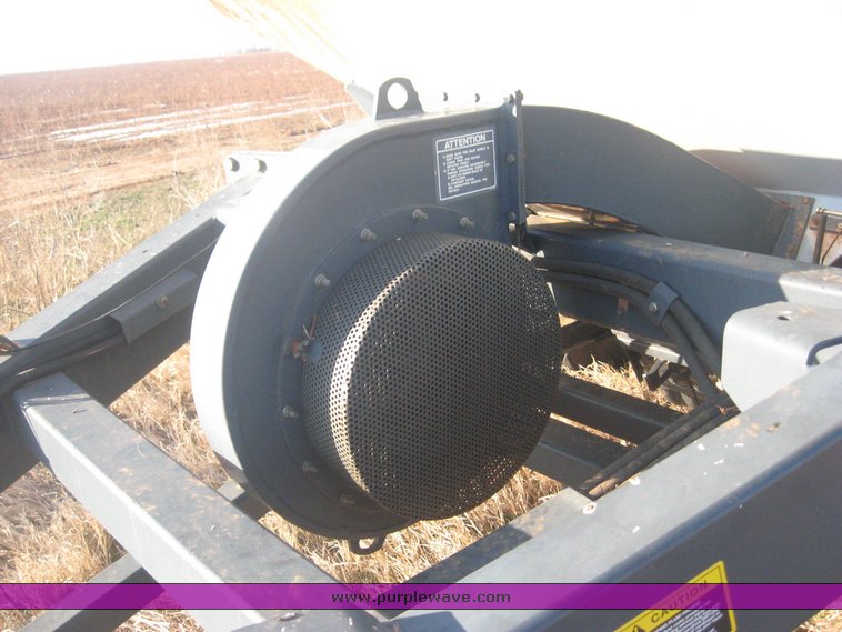 image for item 8999 1997 Flexi-Coil 5000 hoe drill with Flexi-coil 2320 air seed cart