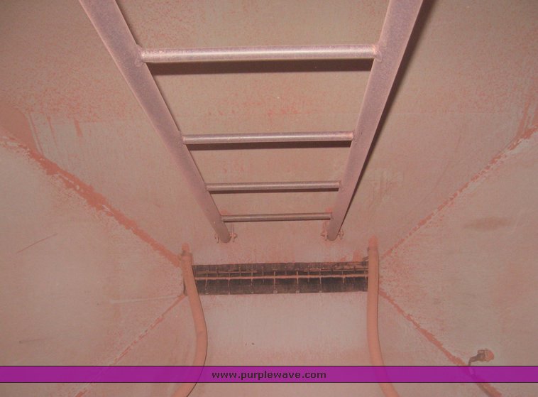 image for item 8999 1997 Flexi-Coil 5000 hoe drill with Flexi-coil 2320 air seed cart