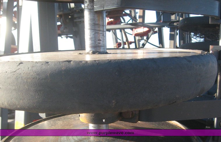 image for item 8999 1997 Flexi-Coil 5000 hoe drill with Flexi-coil 2320 air seed cart