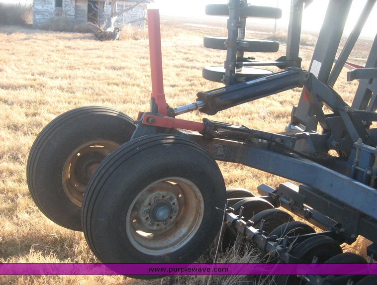 image for item 8999 1997 Flexi-Coil 5000 hoe drill with Flexi-coil 2320 air seed cart