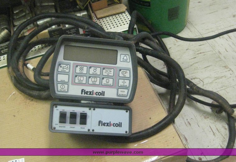 image for item 8999 1997 Flexi-Coil 5000 hoe drill with Flexi-coil 2320 air seed cart