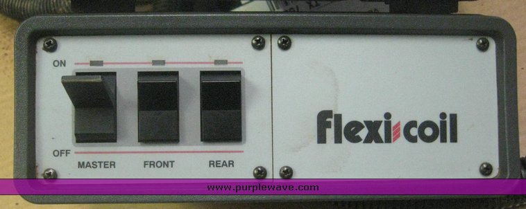 image for item 8999 1997 Flexi-Coil 5000 hoe drill with Flexi-coil 2320 air seed cart