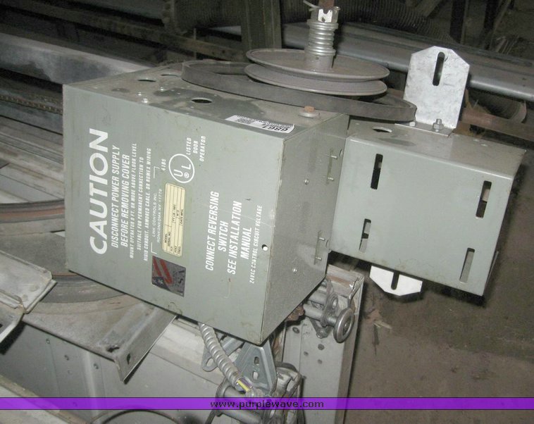 image for item 6861 14' x 10' garage door