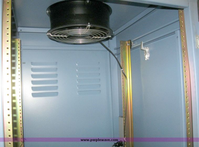 image for item 7672 Server cabinet