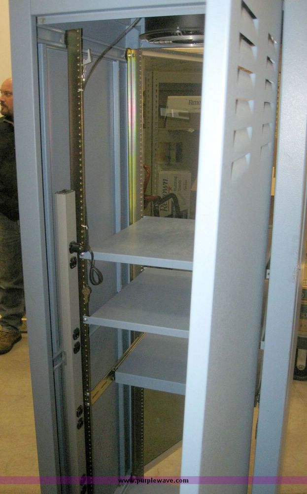 image for item 7672 Server cabinet